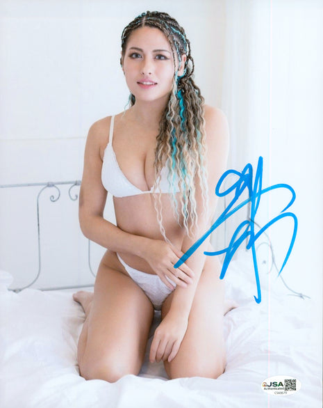 Giulia signed 8x10 Photo (w/ JSA)