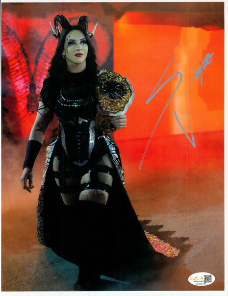 Stephanie Vaquer signed 8x10 Photo (w/ JSA)