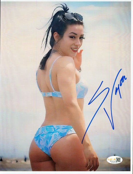 Stephanie Vaquer signed 8x10 Photo (w/ JSA)