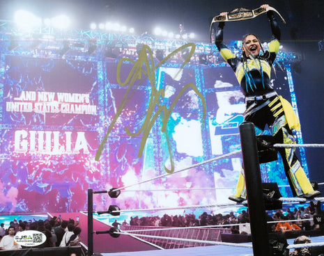 Giulia signed 8x10 Photo (w/ JSA)