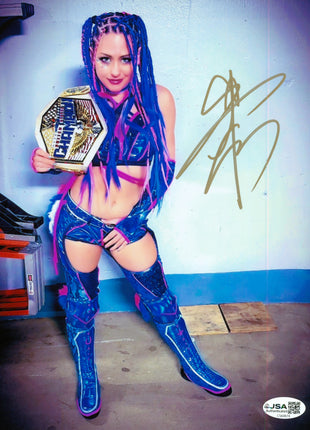 Giulia signed 8x10 Photo (w/ JSA)