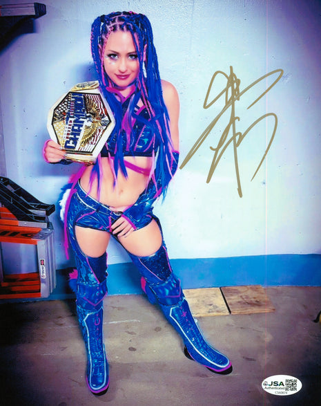 Giulia signed 8x10 Photo (w/ JSA)
