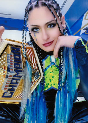 Giulia signed 8x10 Photo (w/ JSA)