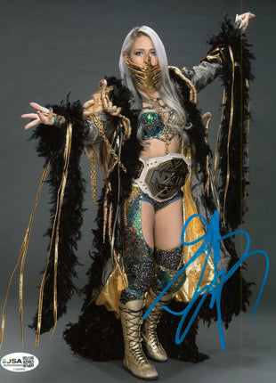 Giulia signed 8x10 Photo (w/ JSA)