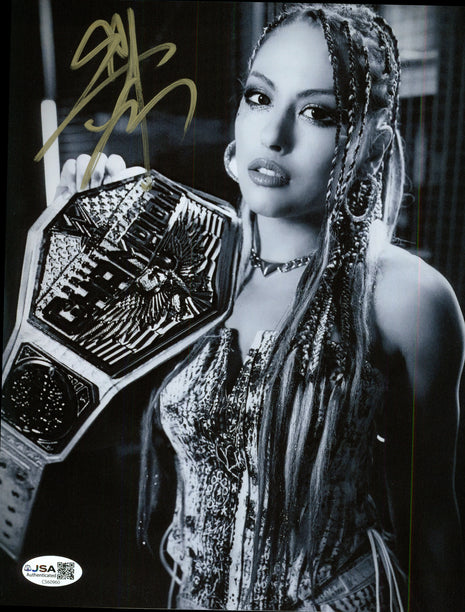 Giulia signed 8x10 Photo (w/ JSA)
