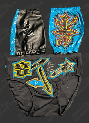 Eric Young a signé Ring Worn Gear d'Impact Wrestling