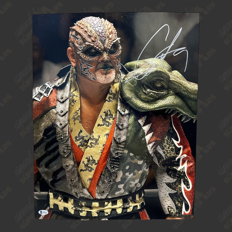 Great Muta signed 16x20 Photo (w/ Beckett)