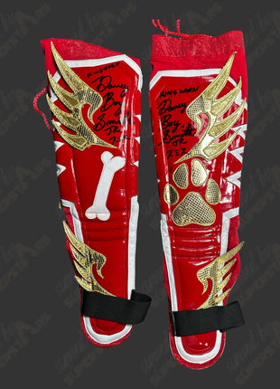 Protège-tibias Ring Worn signés par Davey Boy Smith Jr