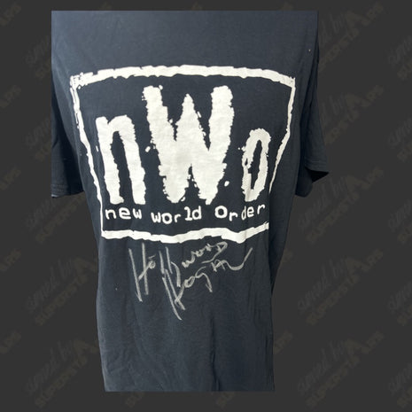 Camiseta nWo firmada por Hollywood Hogan (con JSA) (Talla: XL)