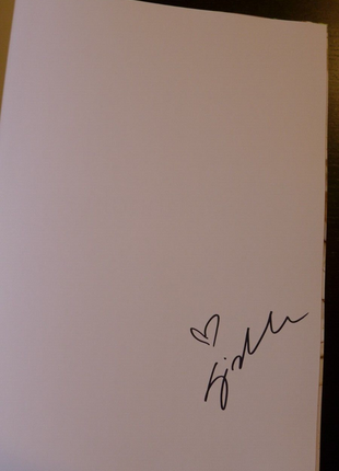 Gisele Bundchen signed Nourish Book