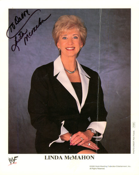 Linda McMahon signed 8x10 Photo (w/ Beckett)