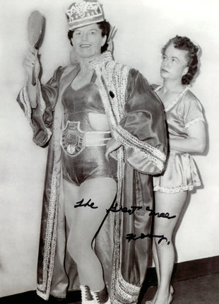 Mae Young signed 8x10 Photo (w/ Beckett)