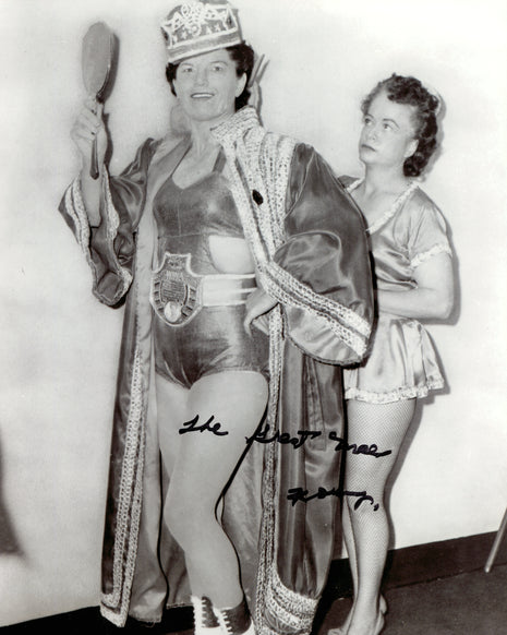 Mae Young signed 8x10 Photo (w/ Beckett)