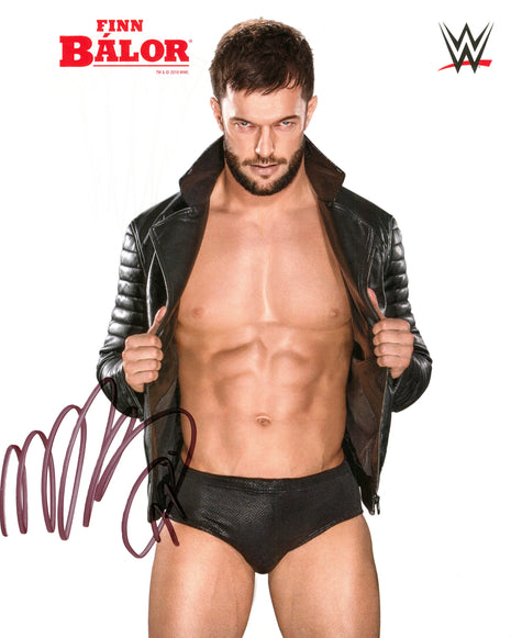 Photo 8x10 signée par Finn Balor