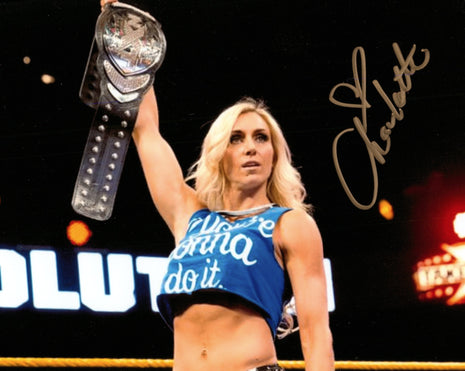 Photo 8x10 signée par Charlotte Flair