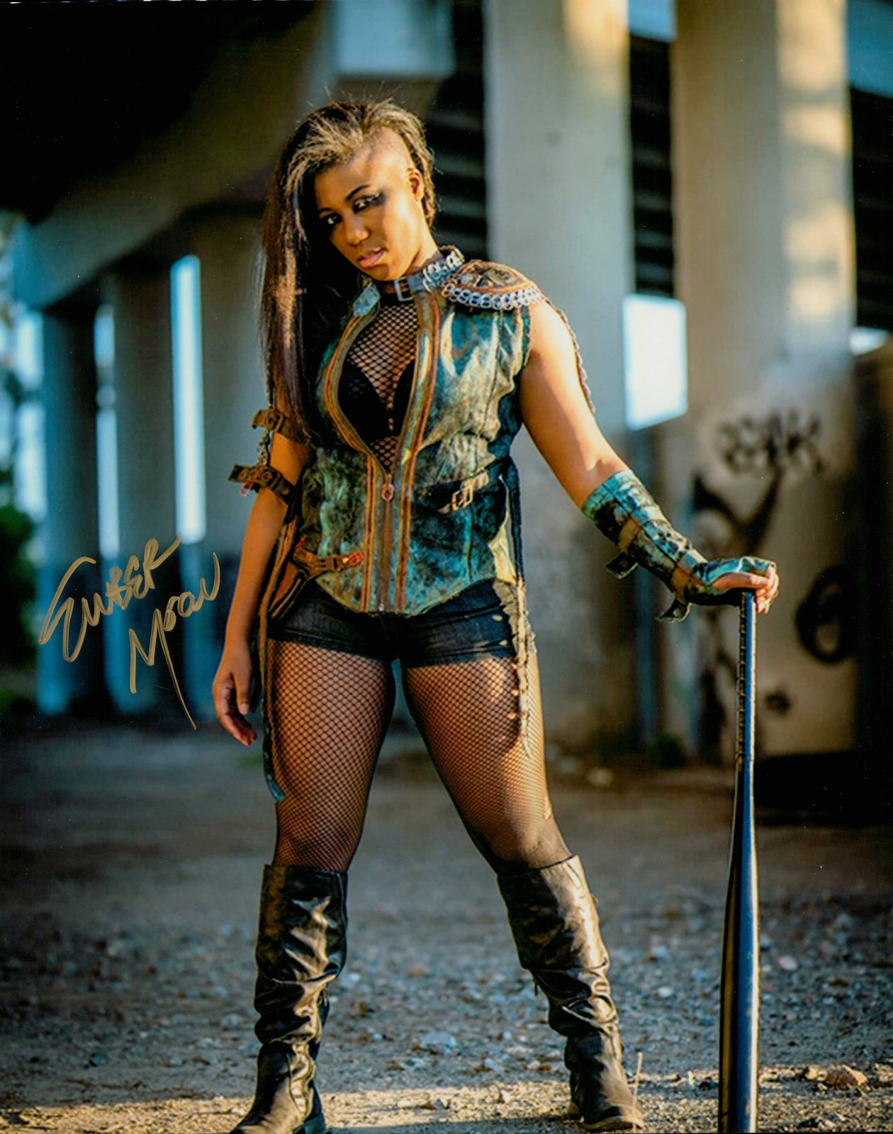 Ember Moon signed 8x10 Photo – Signed By Superstars