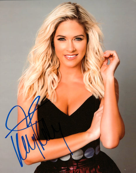 Kelly Kelly firmó una foto de 8x10