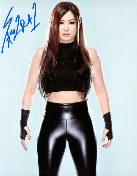 Photo 8x10 signée par Io Shirai