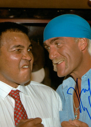 Hulk Hogan signed 8x10 Photo (w/ Beckett)