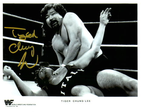 Tiger Chung Lee signed 8x10 Photo