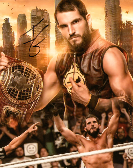 Photo 8x10 signée par Johnny Gargano