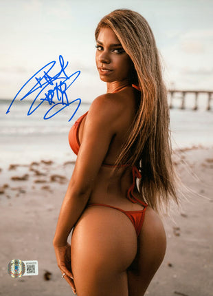 Renee Michelle signed 8x10 Photo (w/ Beckett)