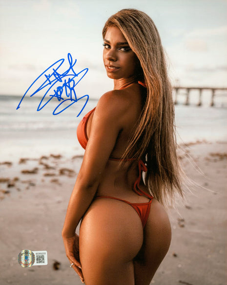 Renee Michelle signed 8x10 Photo (w/ Beckett)