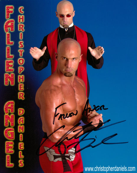Photo 8x10 signée par Christopher Daniels