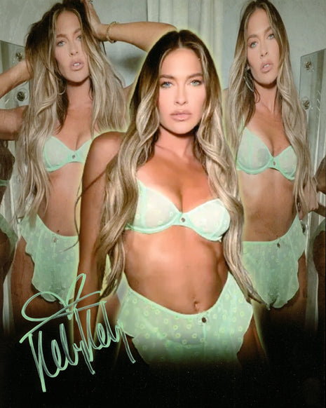 Kelly Kelly signed 8x10 Photo