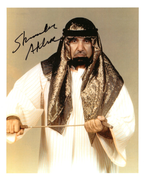 Foto firmada de 8x10 por Skandor Akbar