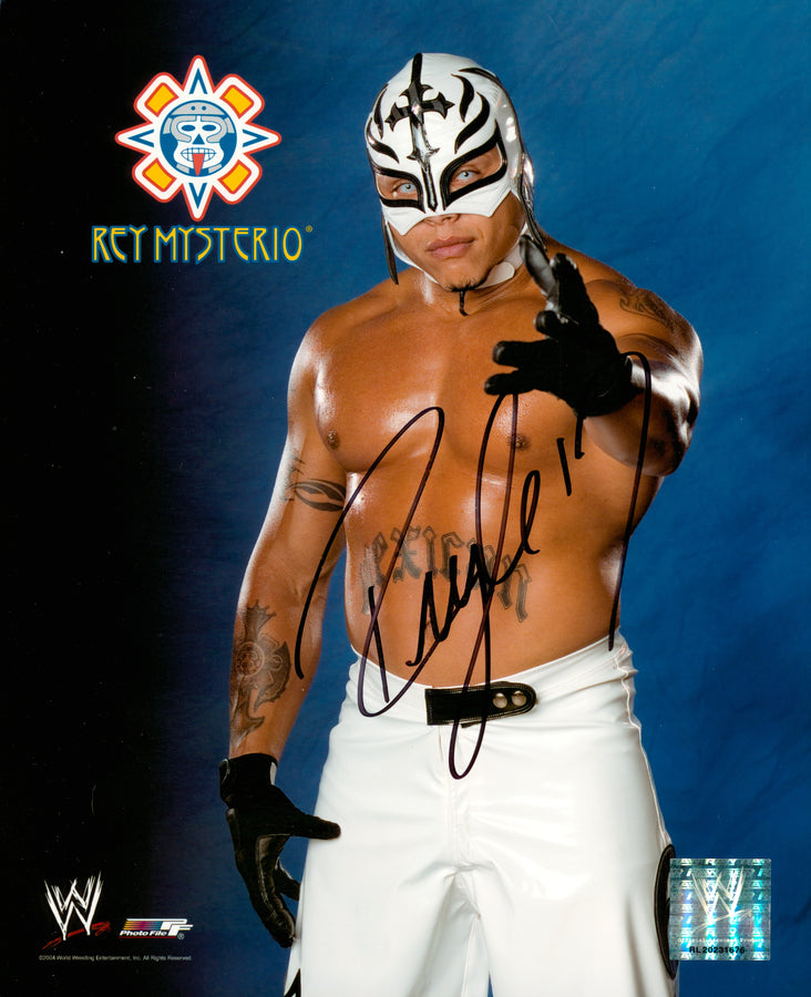 Rey Mysterio signed 8x10 Photo – Signed By Superstars