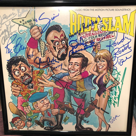 ¡Disco de la banda sonora de la película Bodyslam firmado por 9 luchadores!